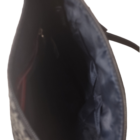 Tommy Hilfiger Grey and Black Purse with Inner Pocket and Strap - Picture 5 of 5